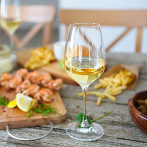 White wine and picnic table