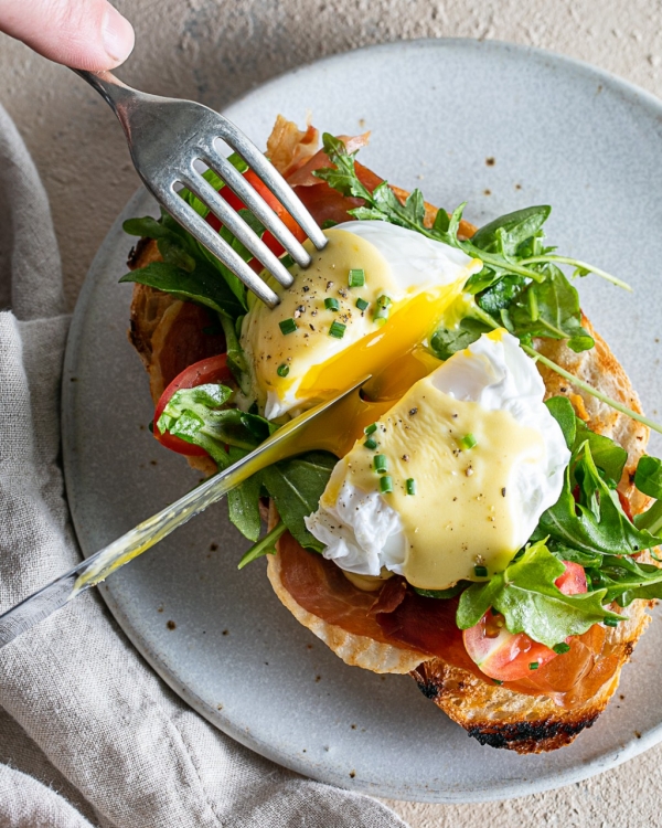 Eggs Benedict with Crispy Prosciutto & Arugula Salad