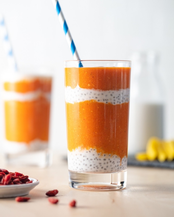 Mango and Goji Berry Smoothie